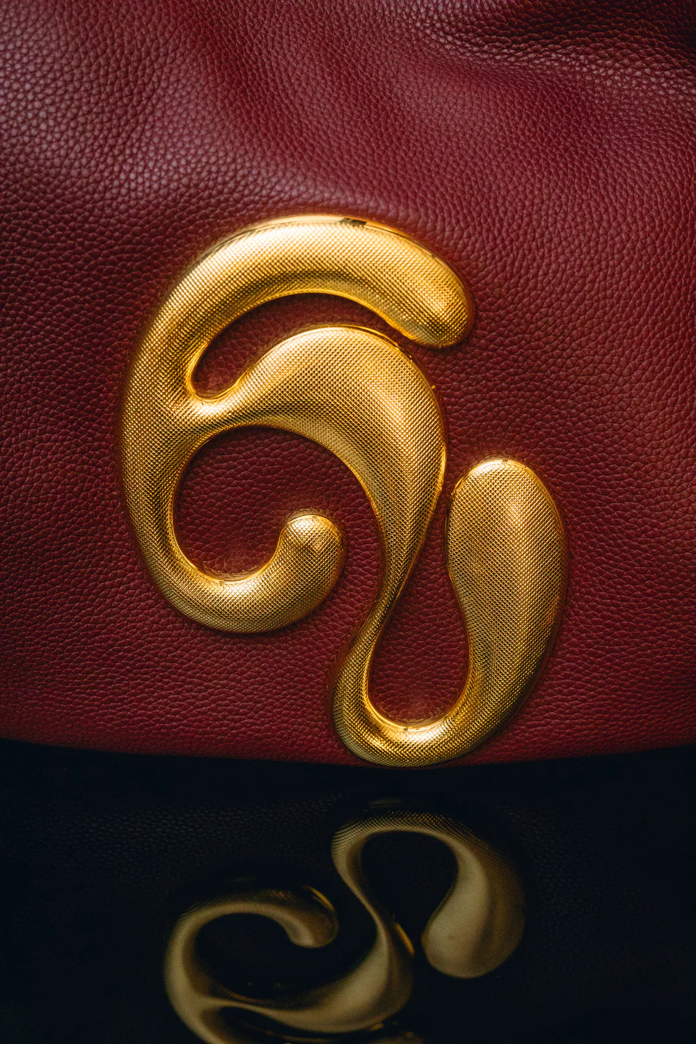 London Togo Leather Maxi Handbag - Burgundy - Image 10