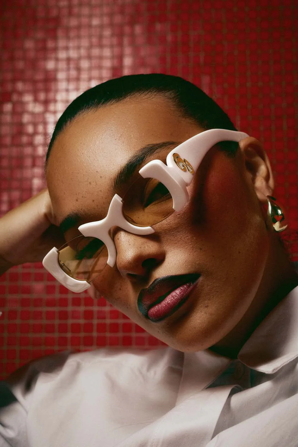 Suki Sculptural Statement Sunglasses - White - Image 6